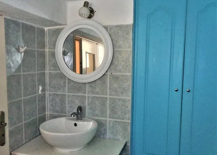 Ostria - Molos Alopronia